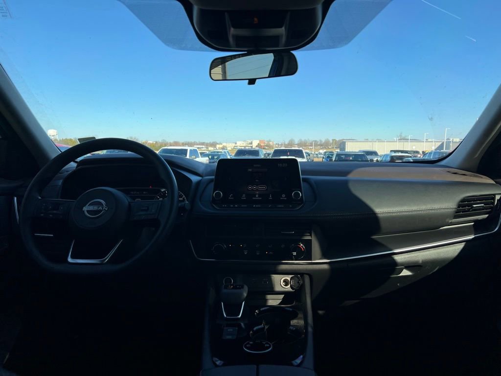 Used 2023 Nissan Rogue S image 17