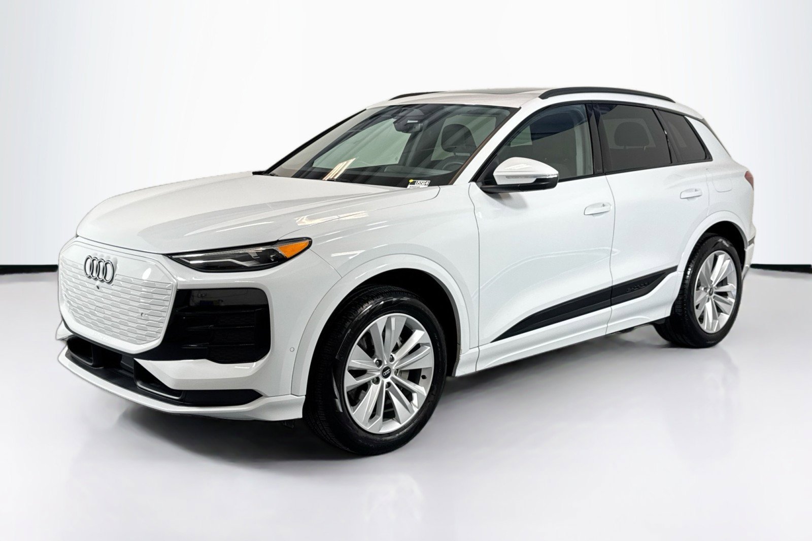 Used 2025 Audi Q6 e-tron Premium w/ Convenience Package image 1