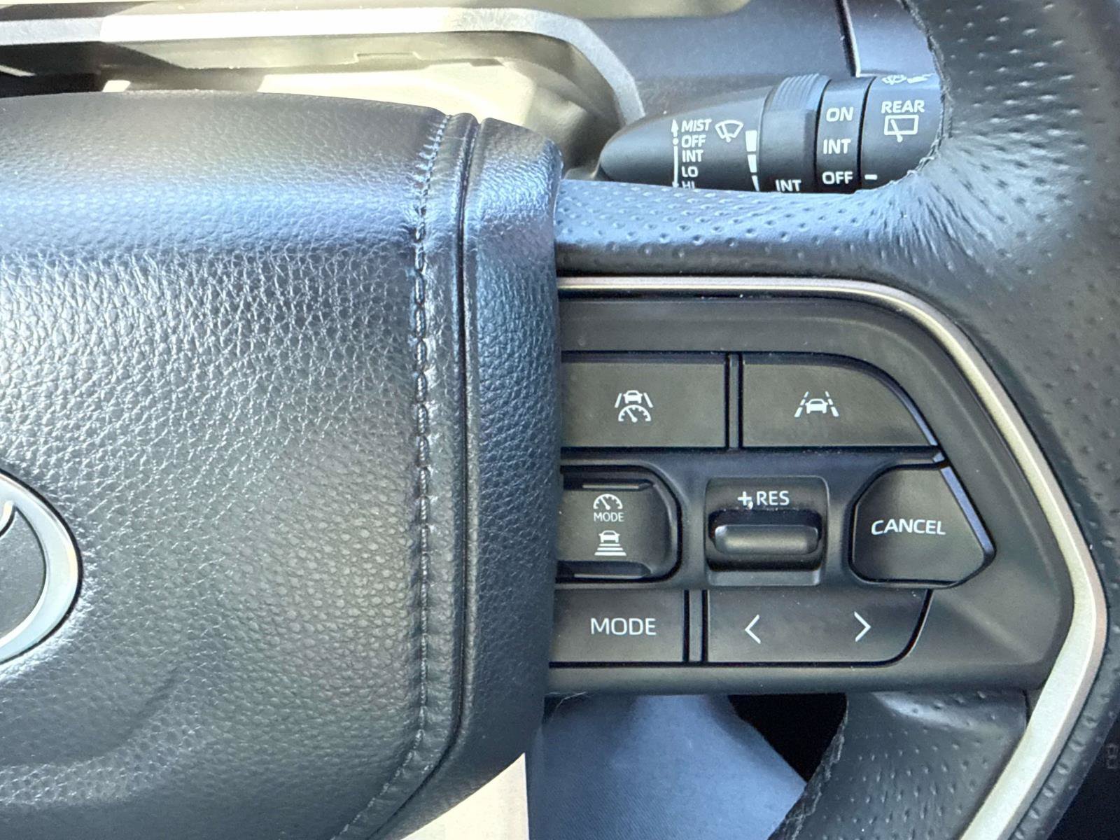 Used 2025 Toyota 4Runner TRD Off-Road Premium AWD/4WD image 25