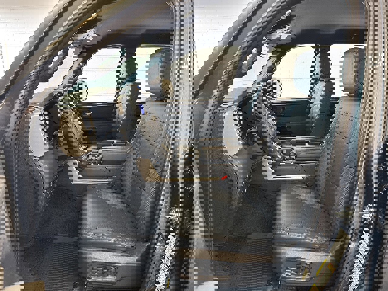 Used 2025 Toyota Tundra Limited image 14