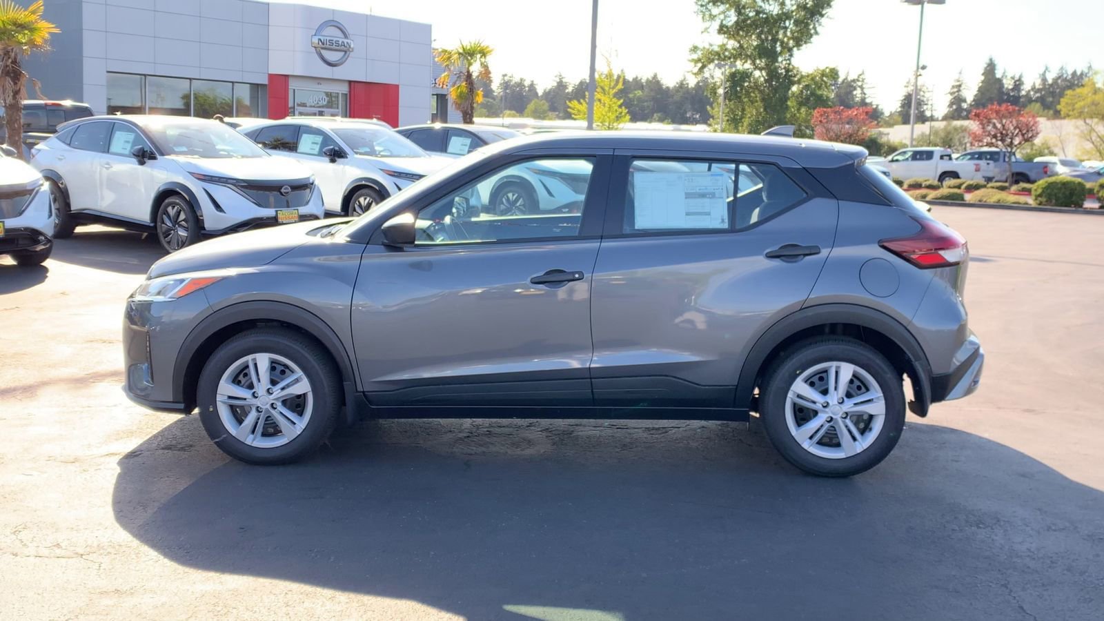 New 2025 Nissan Kicks Play S image 5