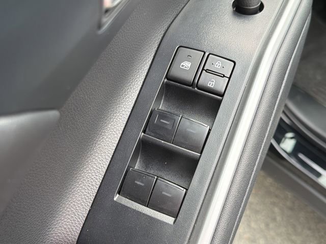 Used 2023 Toyota Highlander XLE image 32