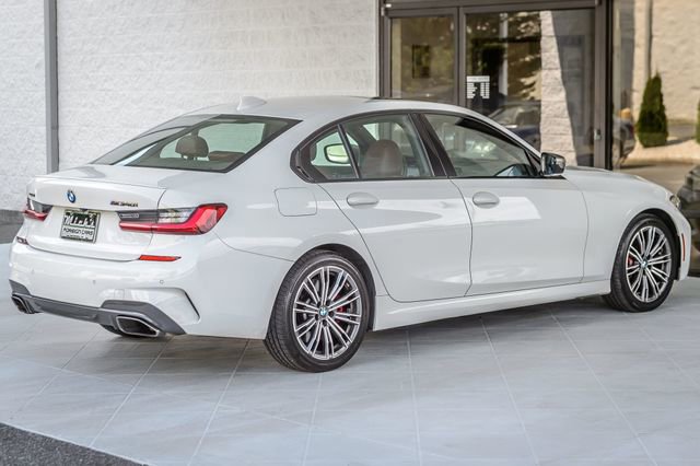 Used 2022 BMW M340i xDrive M340i xDRIVE - WHITE ON RED - w/ Driving Assistance Package image 10