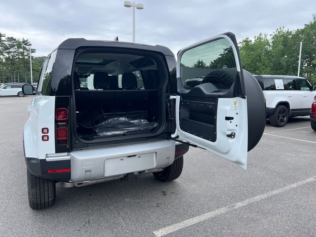 Used 2025 Land Rover Defender 110 S image 27