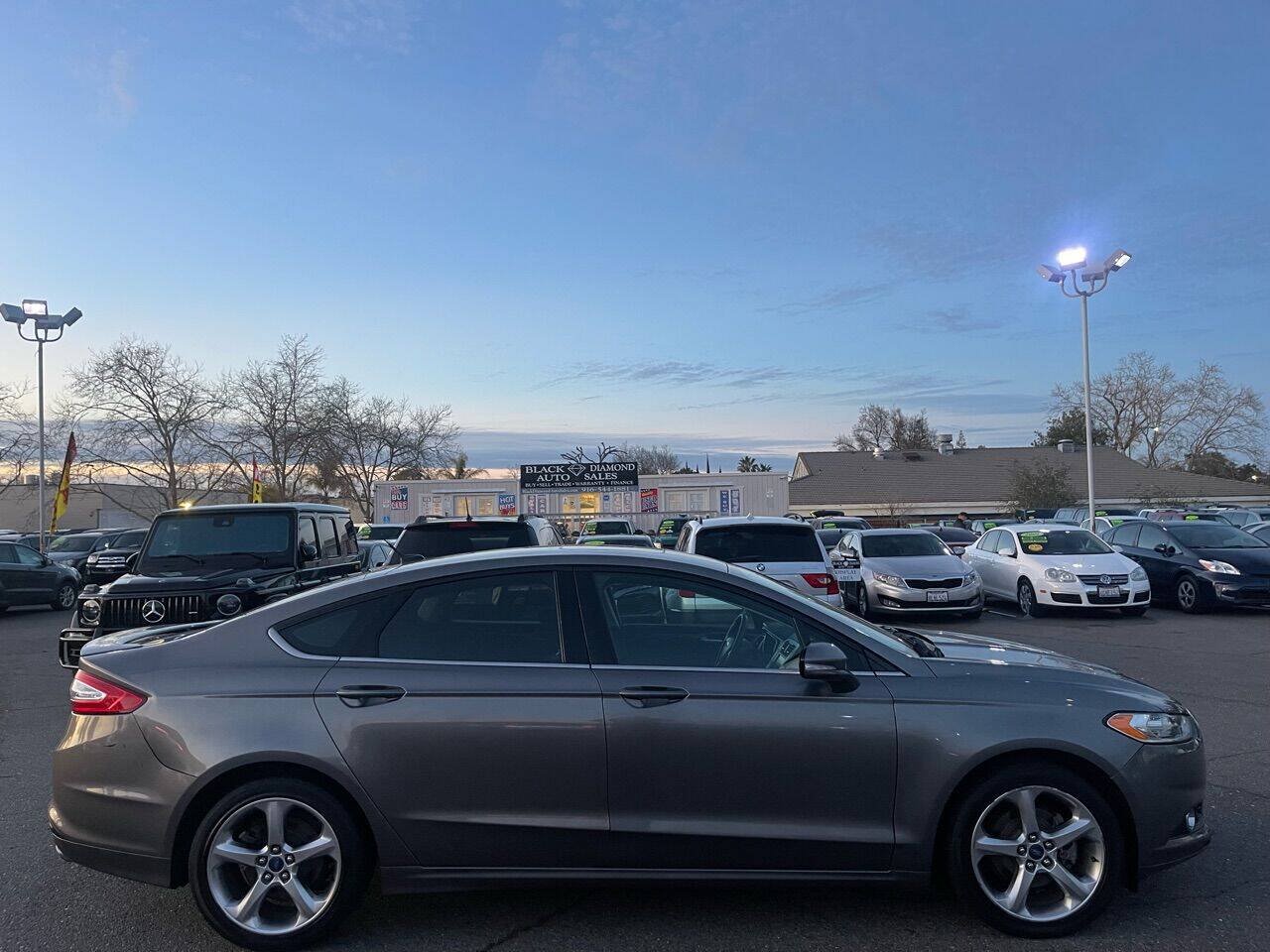 Used 2014 Ford Fusion SE FWD image 8