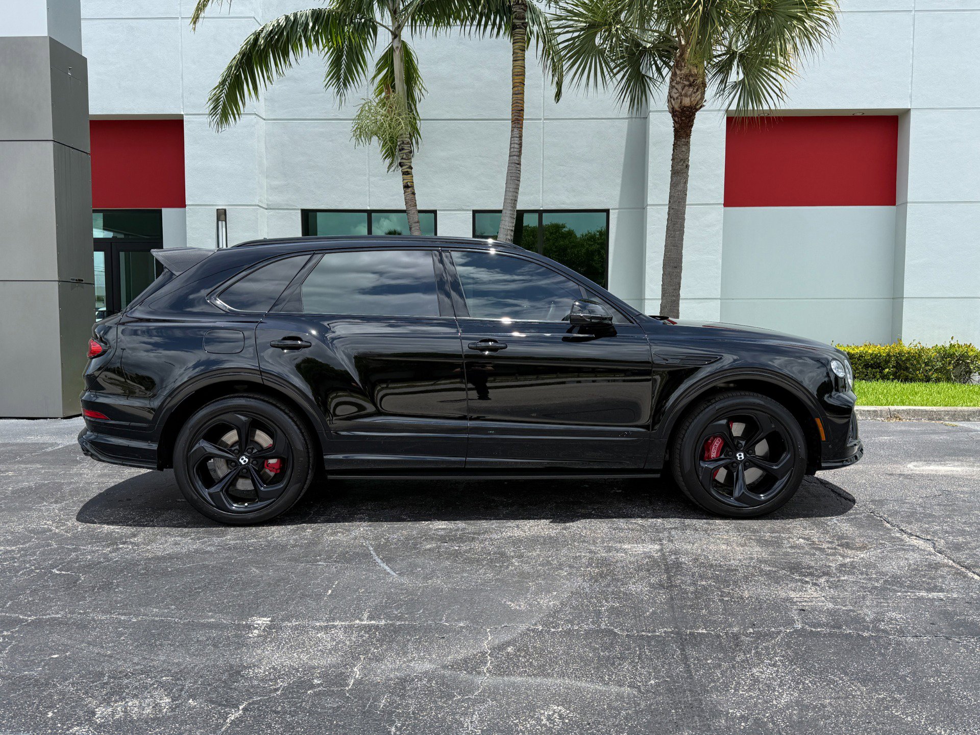 Used 2022 Bentley Bentayga AWD/4WD image 2