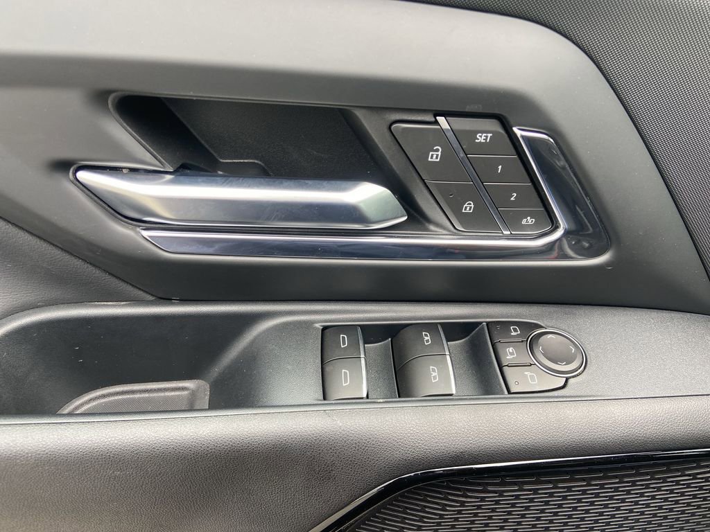 New 2025 Chevrolet Silverado EV RST image 9