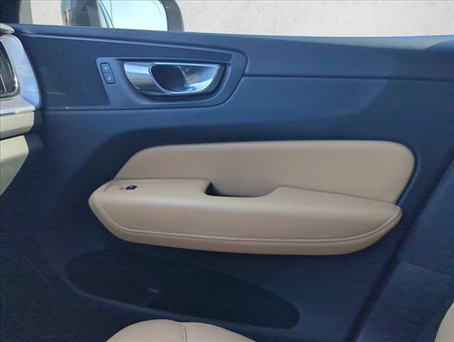 Used 2020 Volvo XC60 T5 Momentum w/ Protection Package AWD/4WD image 27