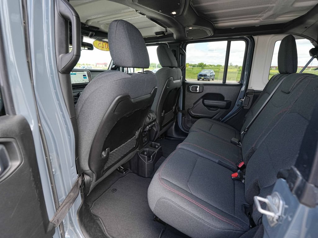 Used 2025 Jeep Wrangler Unlimited Rubicon AWD/4WD image 18
