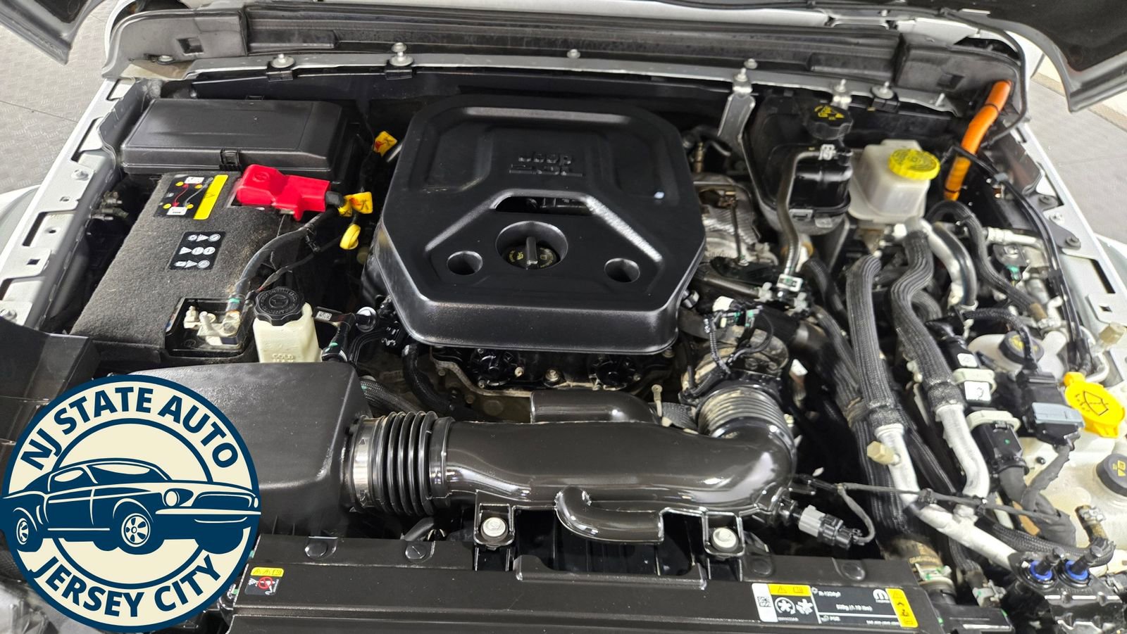 Used 2023 Jeep Wrangler Unlimited Rubicon 4xe w/ Dual Top Group image 39