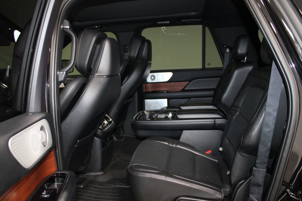 Used 2020 Lincoln Navigator L Reserve w/ Luxury Package AWD/4WD image 19
