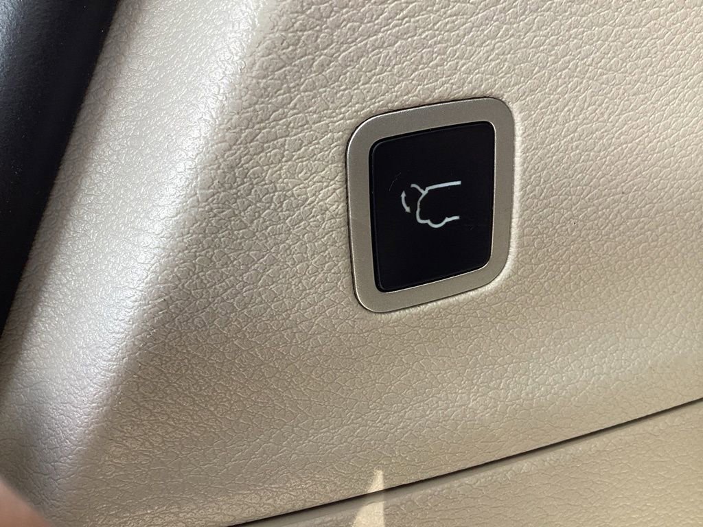 Used 2024 Chrysler Pacifica Limited FWD image 15