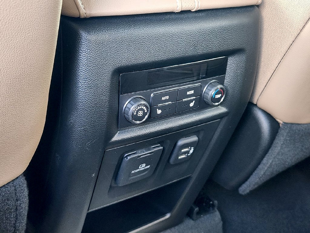 Used 2023 Chevrolet Traverse Premier FWD image 30