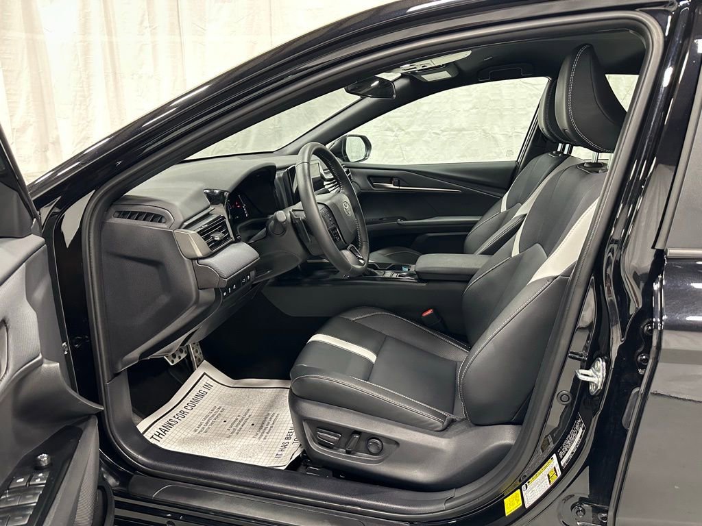 Used 2025 Toyota Camry SE image 10