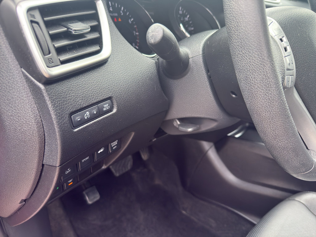 Used 2015 Nissan Rogue SL w/ SL Premium Package image 14