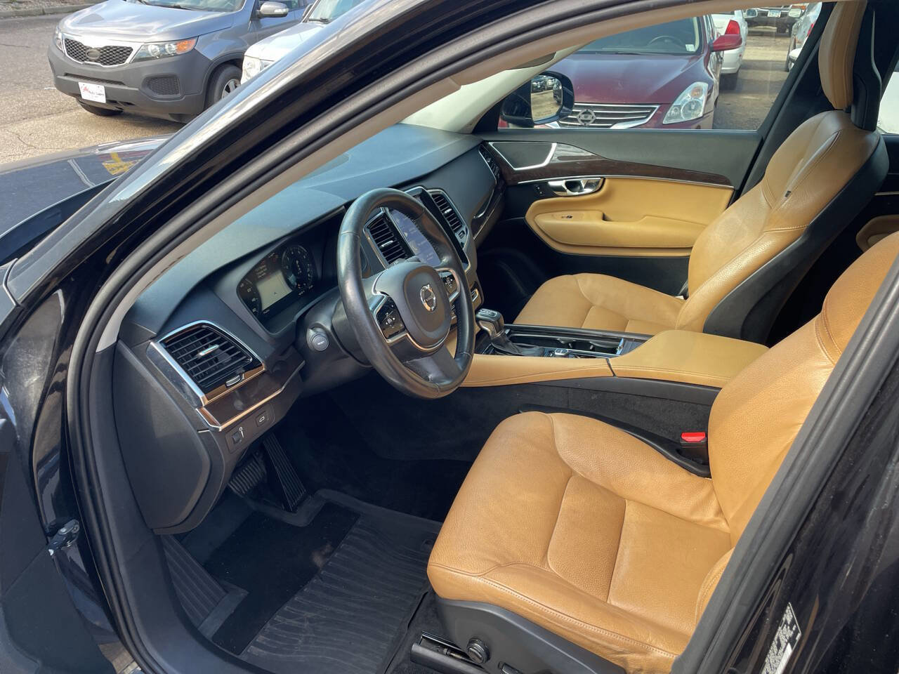 Used 2016 Volvo XC90 T6 Momentum image 9