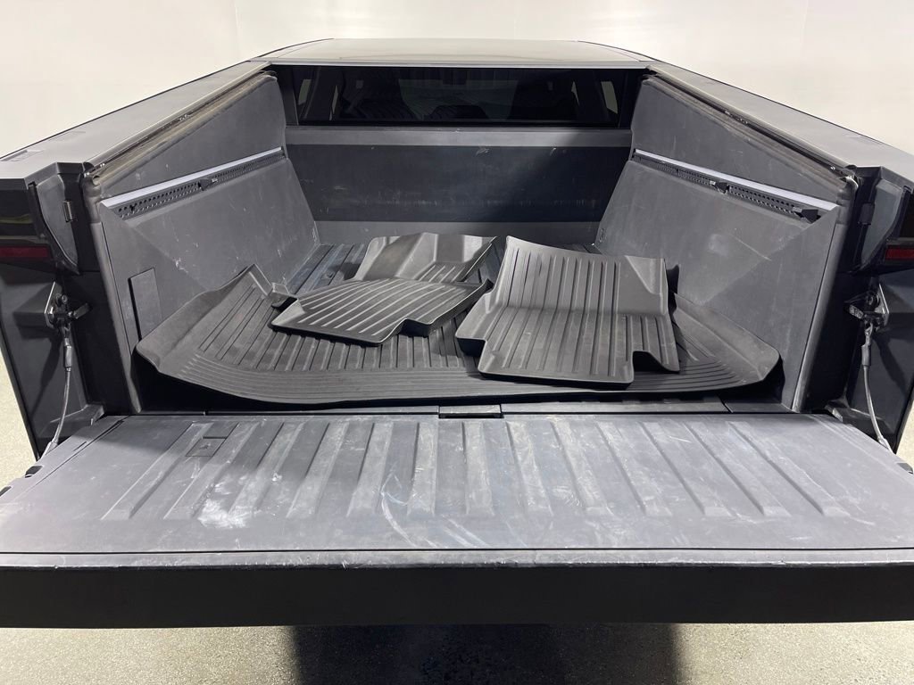 Used 2024 Tesla Cybertruck AWD Crew Cab image 10