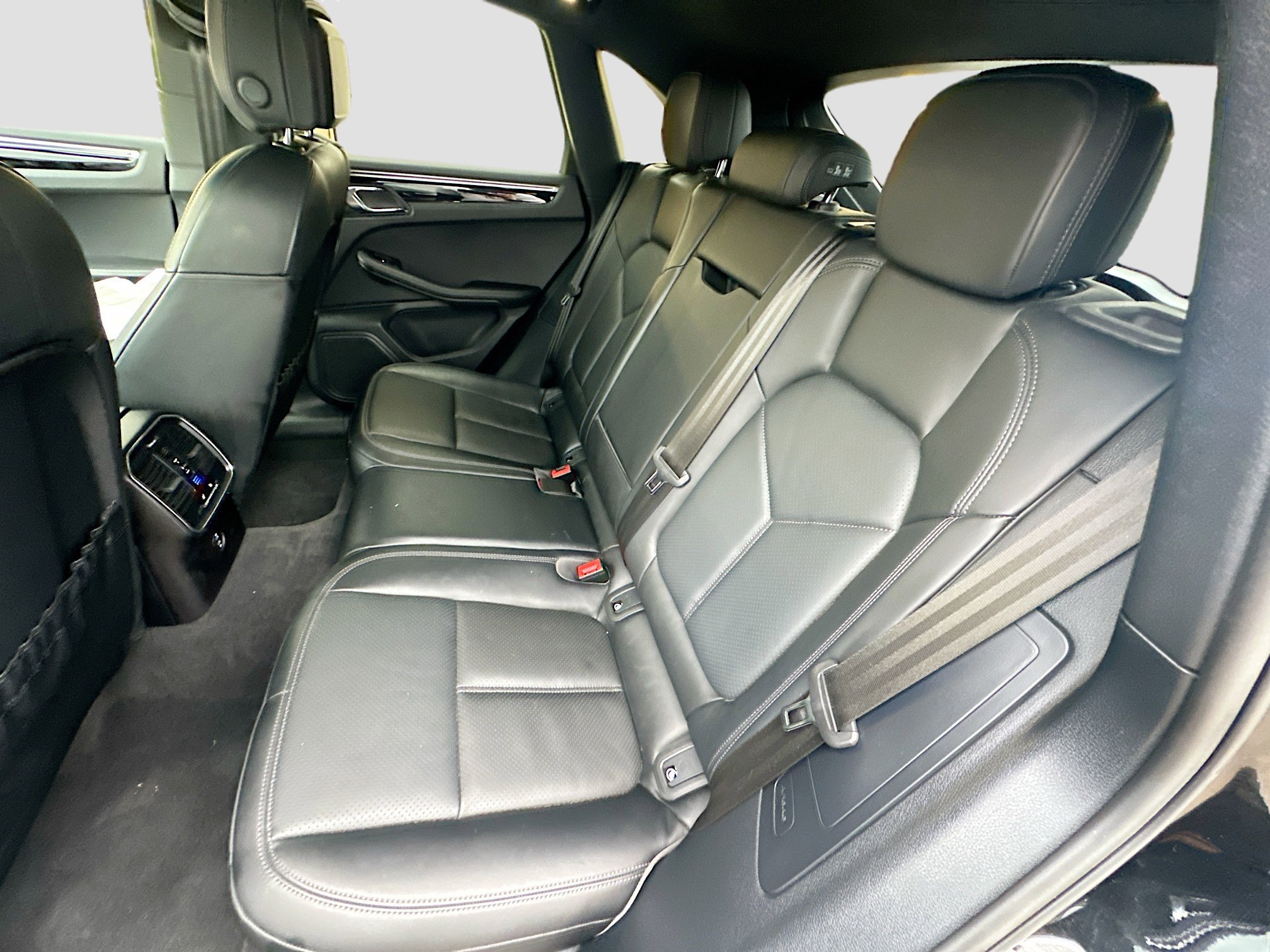 Used 2024 Porsche Macan image 26