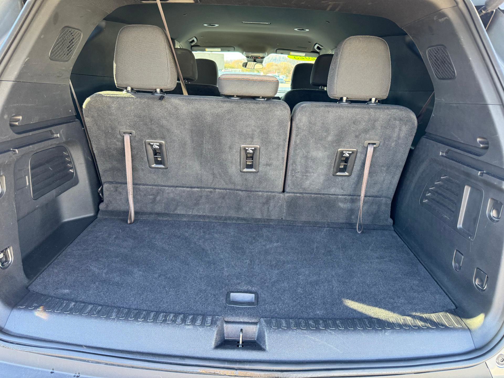 Used 2025 Chevrolet Traverse LT image 41