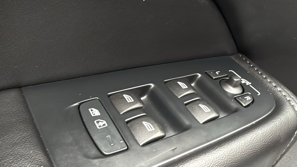 Certified 2025 Volvo XC60 B5 Plus image 15