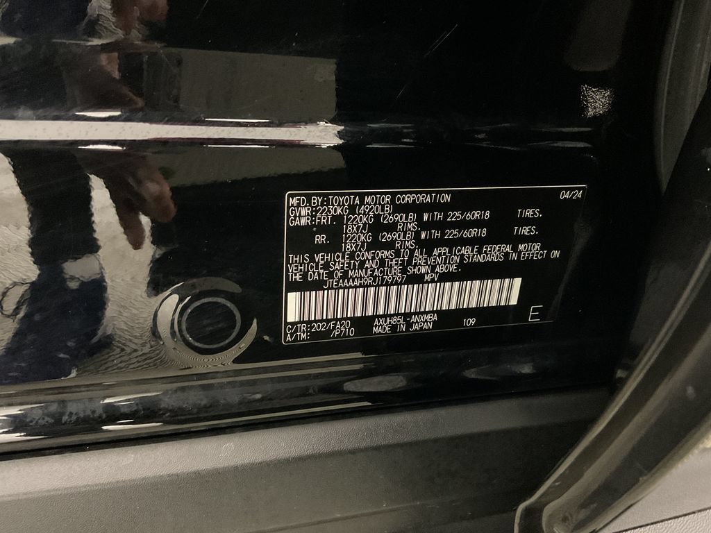 Used 2024 Toyota Venza LE AWD/4WD image 28