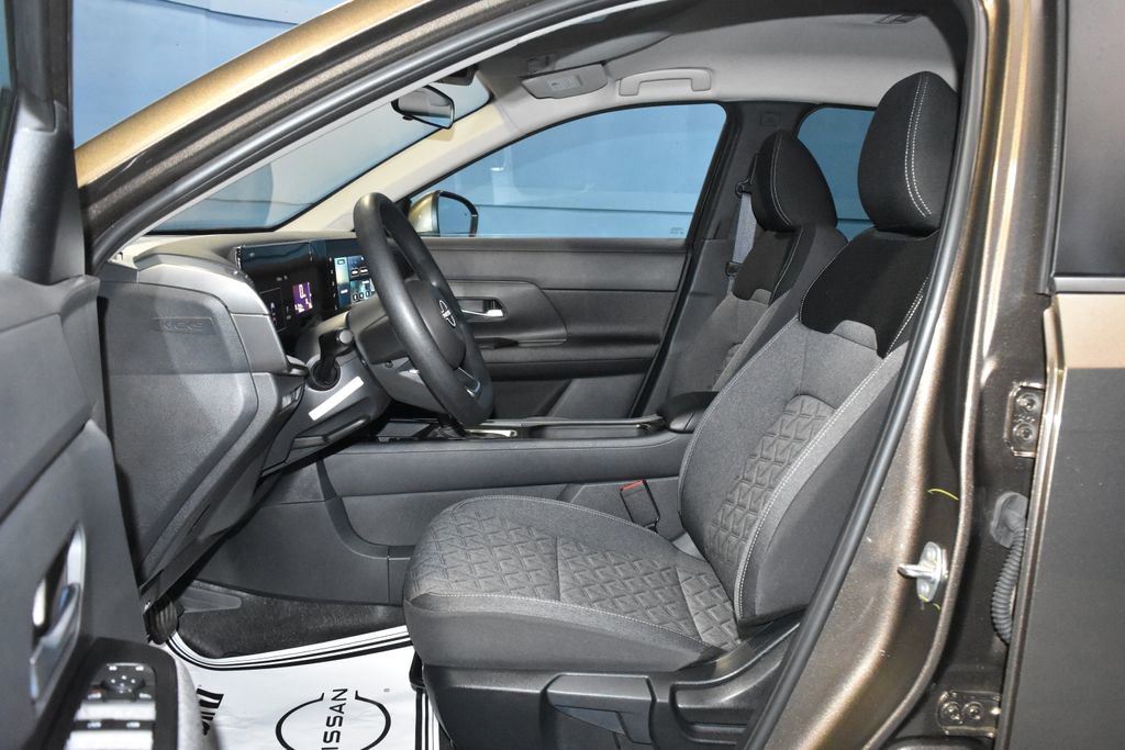 Certified 2025 Nissan Kicks SV FWD image 6