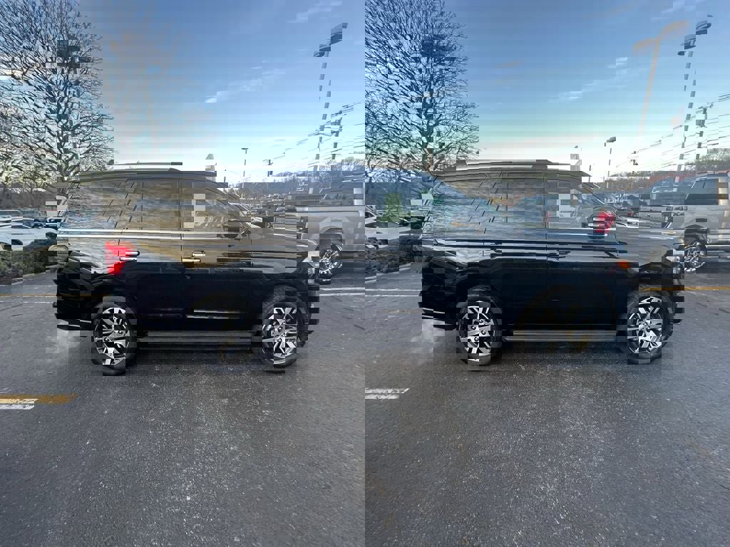 Used 2024 Ford Expedition Limited image 4