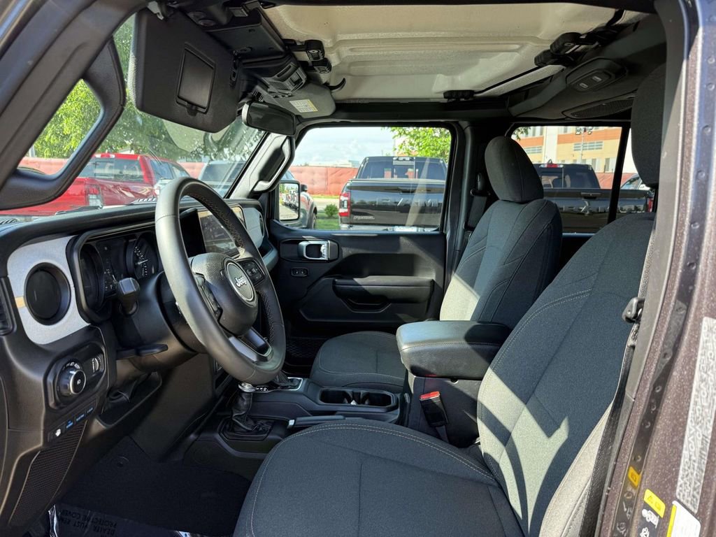 Used 2024 Jeep Wrangler Unlimited AWD/4WD image 14