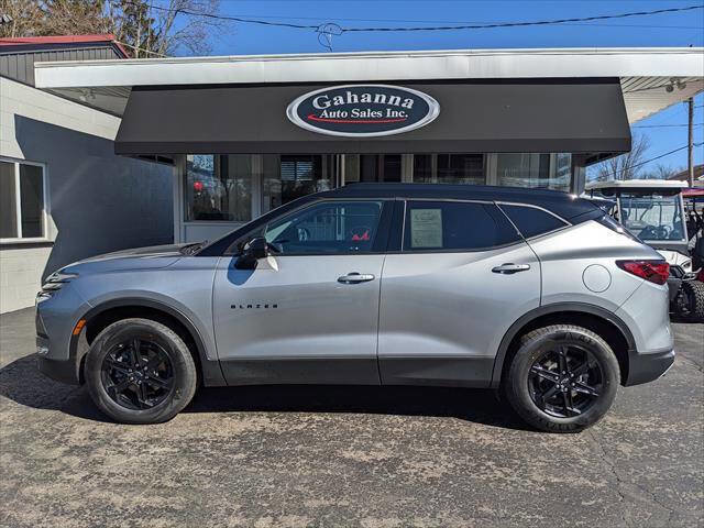 Used 2023 Chevrolet Blazer LT w/ Midnight/Sport Edition image 2