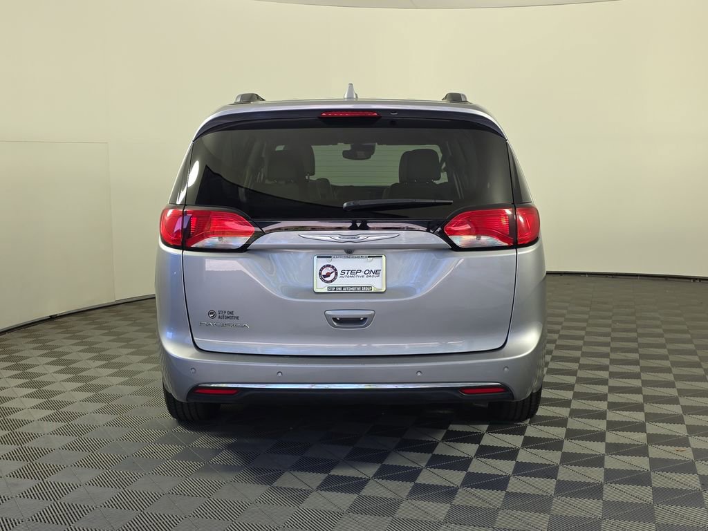 Used 2017 Chrysler Pacifica Touring-L Plus w/ Advanced Safetytec Group image 6