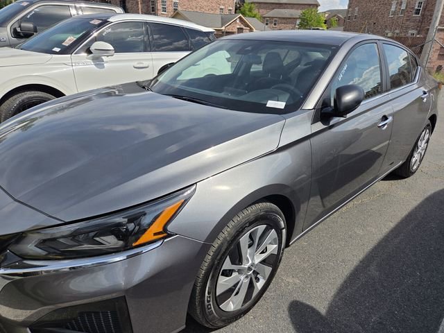 Used 2024 Nissan Altima 2.5 S FWD image 4