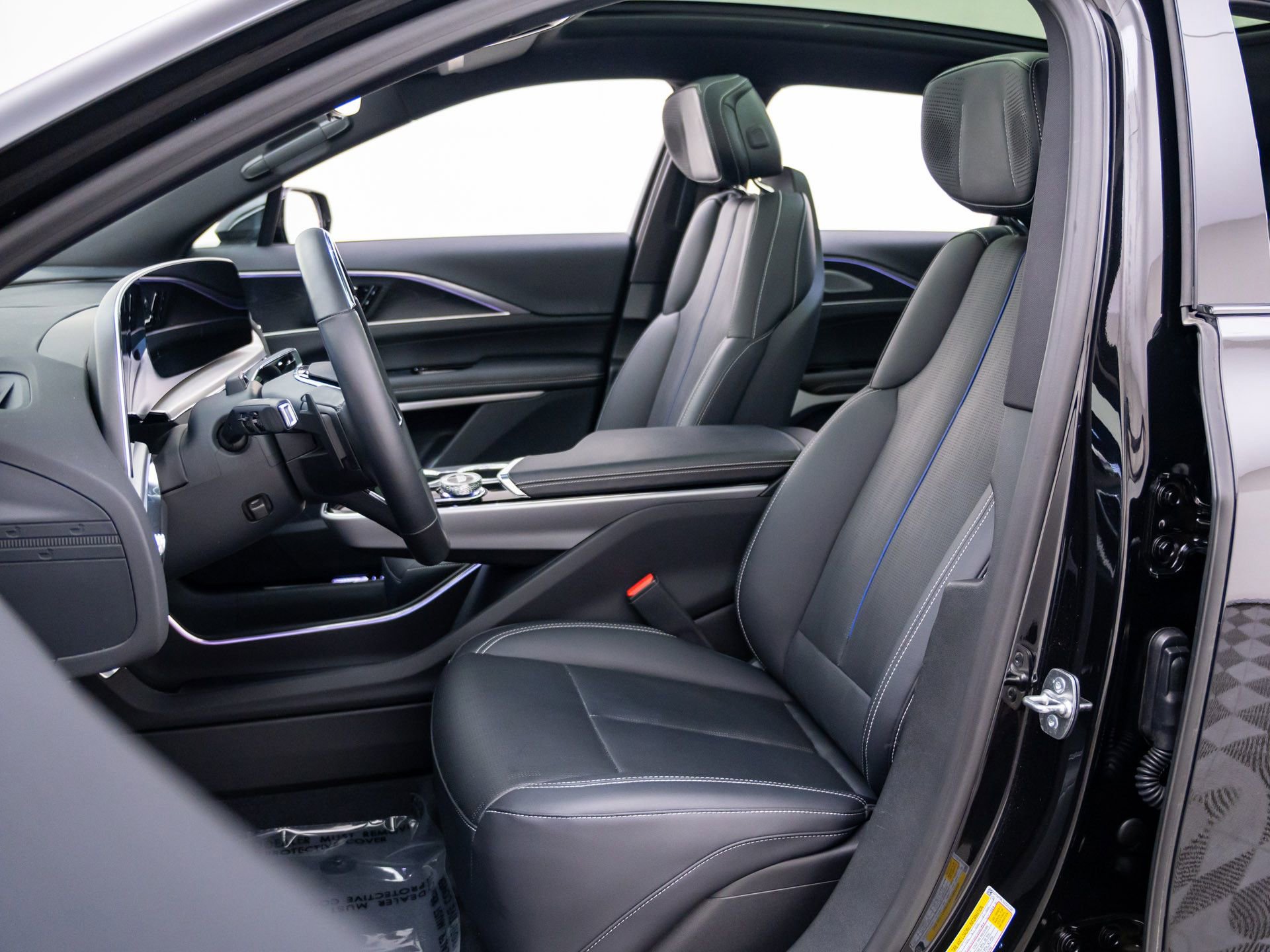 Certified 2025 Cadillac Lyriq Luxury w/ LPO, Floor Liner Package image 19