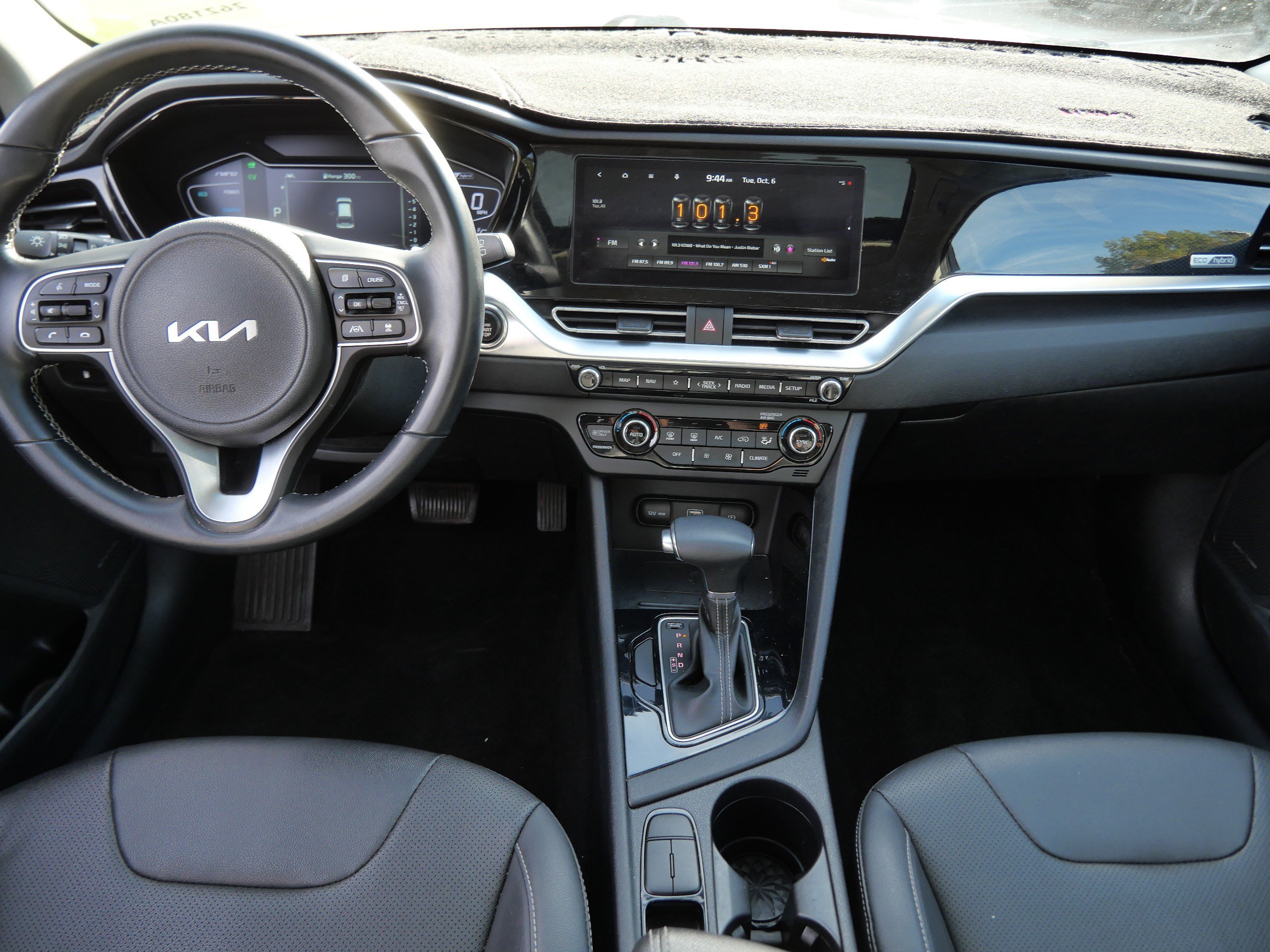 Used 2022 Kia Niro Touring Special Edition FWD image 10
