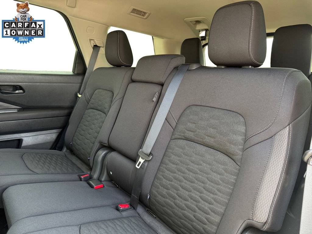 Certified 2025 Nissan Pathfinder SV image 14