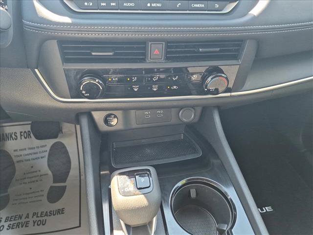Used 2025 Nissan Rogue S FWD image 14