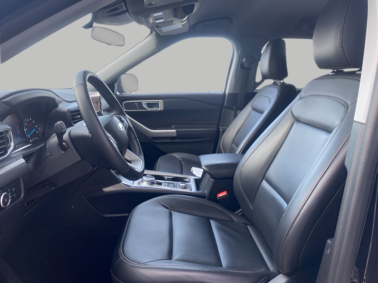 Used 2023 Ford Explorer XLT w/ Equipment Group 202A image 9