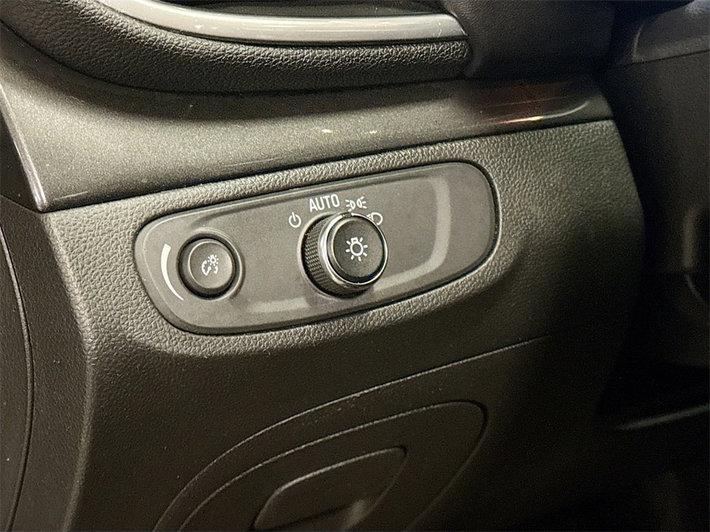 Used 2022 Buick Encore Preferred w/ Safety Package image 9