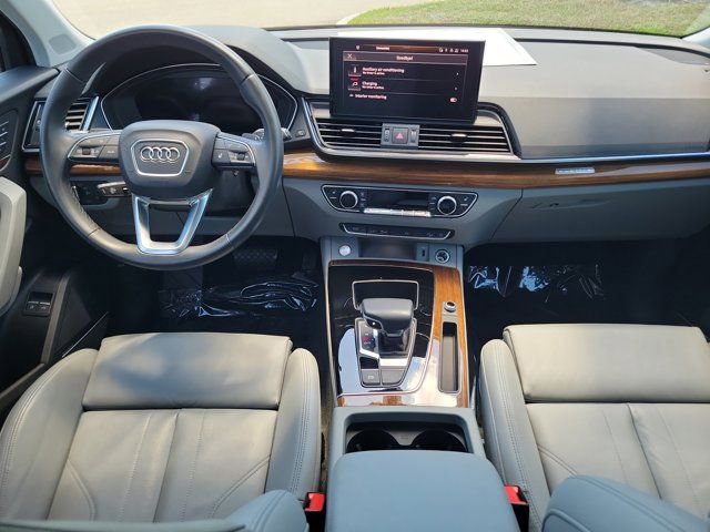 Certified 2024 Audi Q5 e Premium Plus w/ Premium Plus Package AWD/4WD image 2