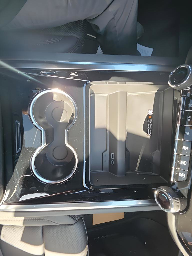 New 2026 Chevrolet Suburban High Country image 27