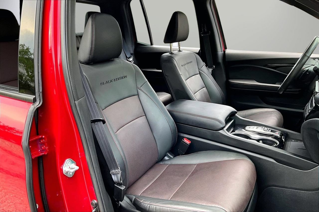 Used 2025 Honda Ridgeline Black Edition image 23