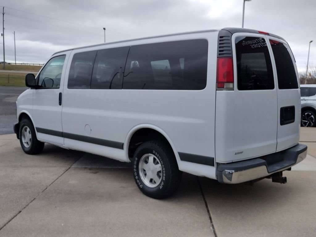 Used 2000 Chevrolet Express 1500 Passenger w/ LS Preferred Equipment Group RWD image 15