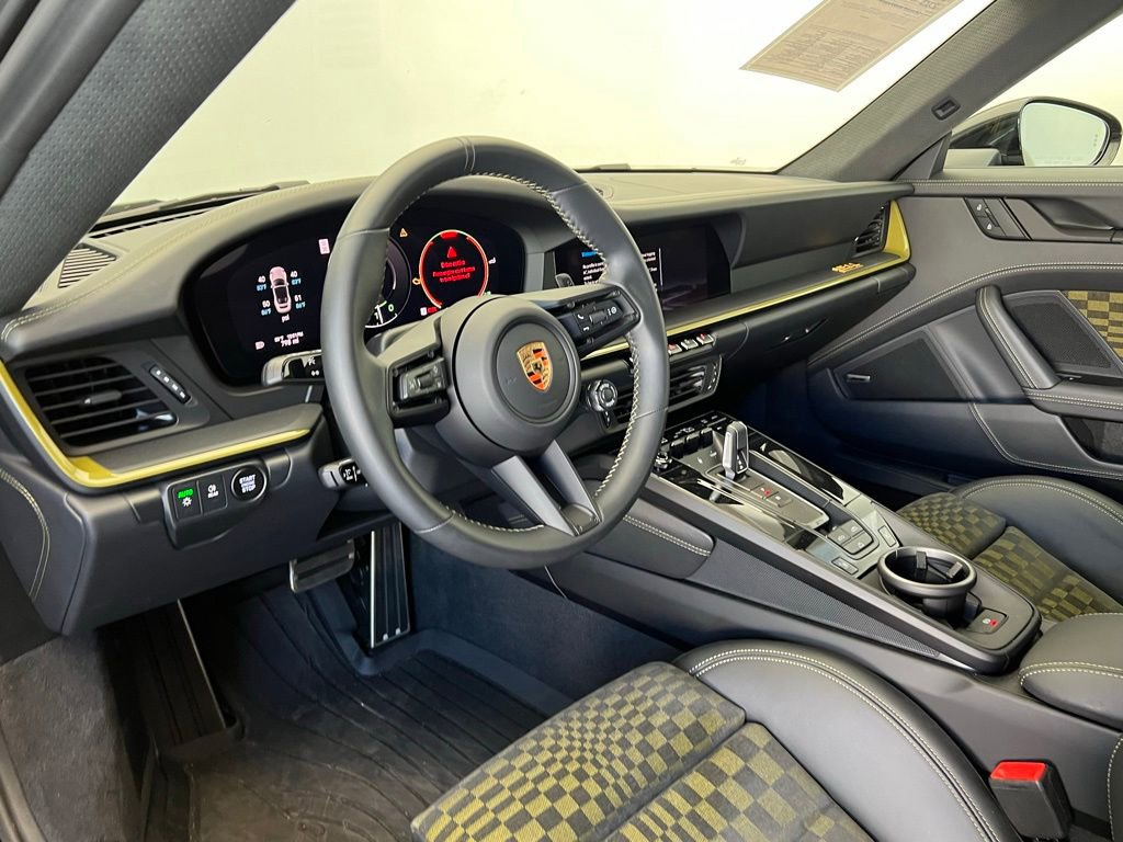 Used 2026 Porsche 911 Carrera GTS image 4