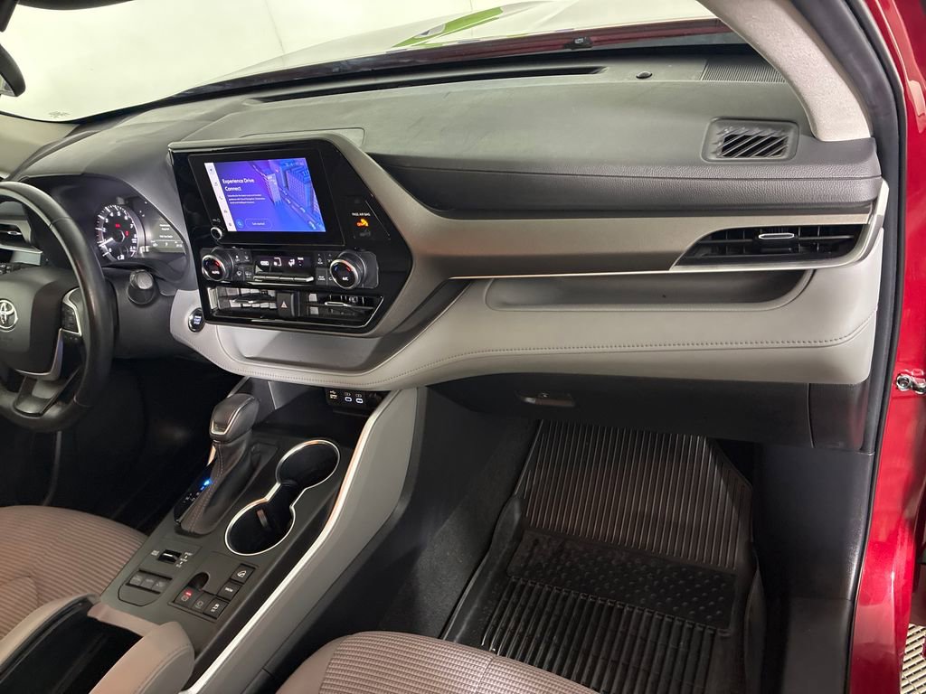 Used 2023 Toyota Highlander LE image 29