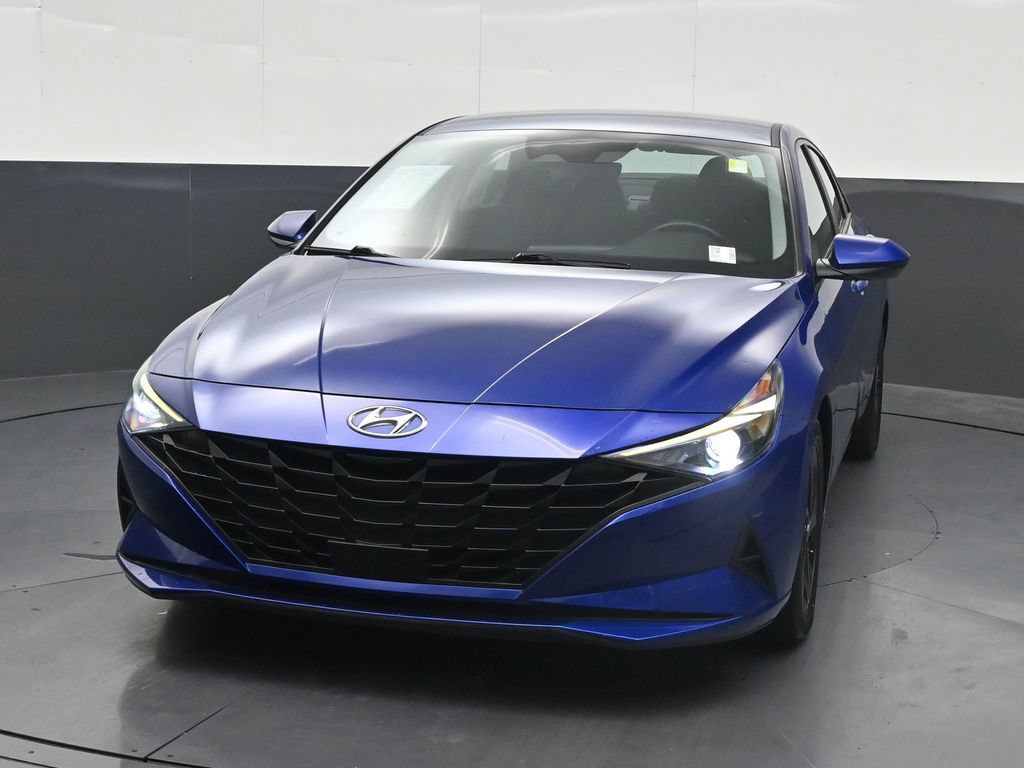 Used 2022 Hyundai Elantra SEL w/ Convenience Package FWD image 9
