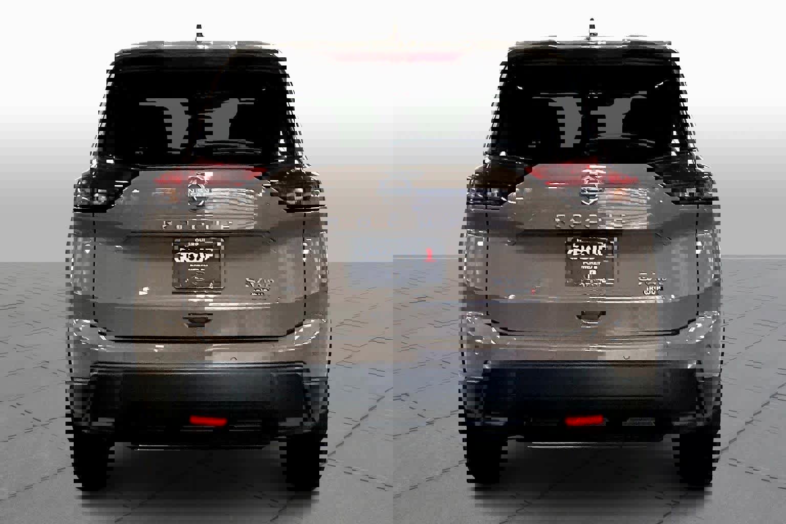 Used 2024 Nissan Rogue SV image 4