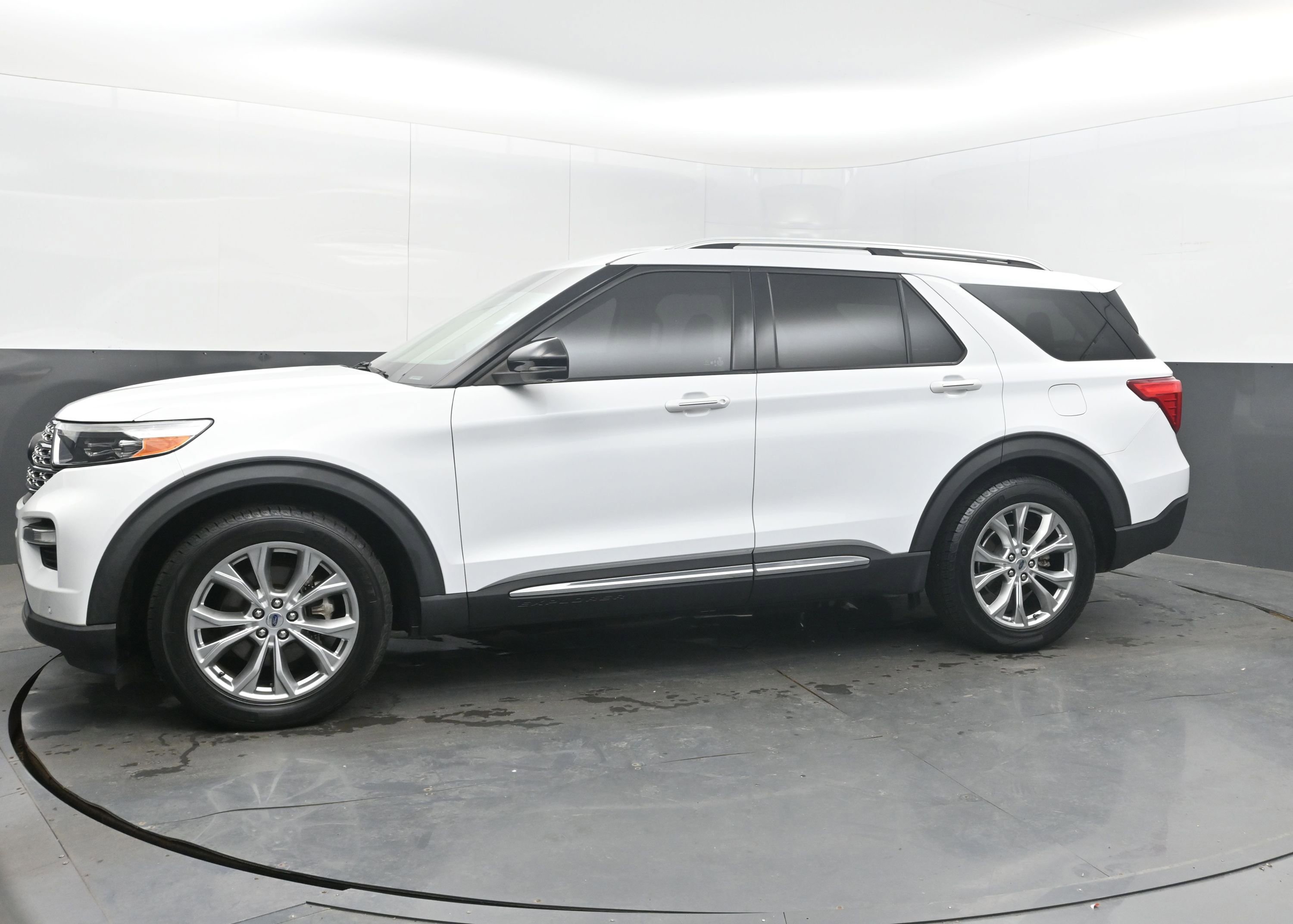 Used 2021 Ford Explorer Limited w/ Equipment Group 301A image 4