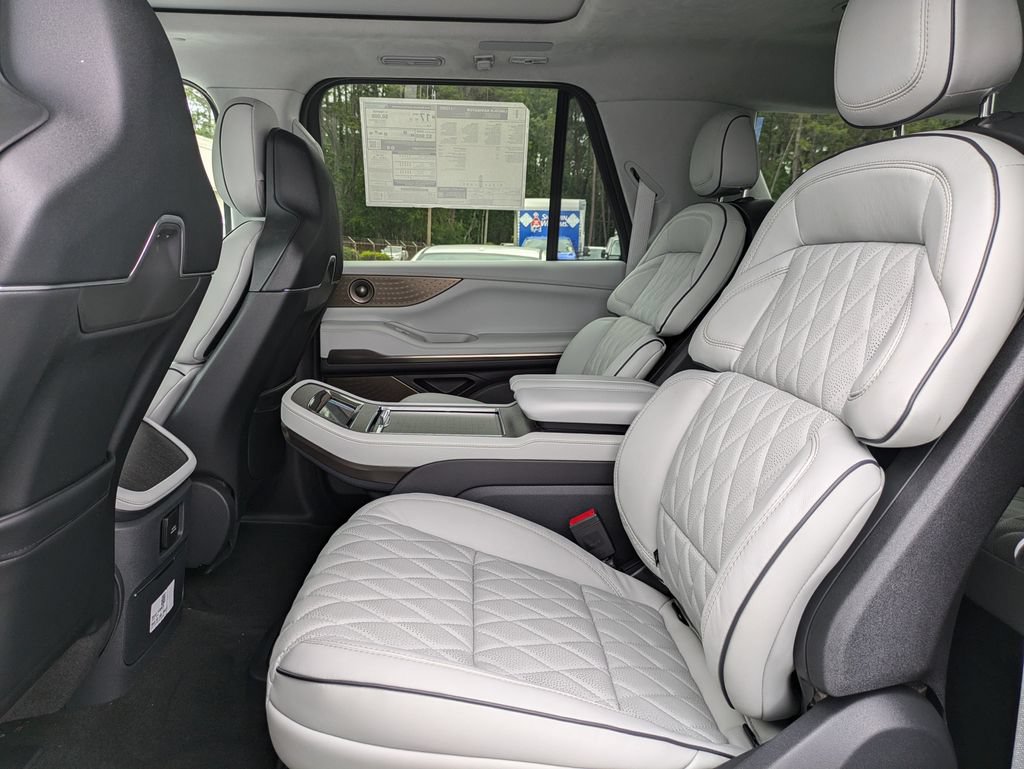 New 2026 Lincoln Navigator L Black Label AWD/4WD image 15