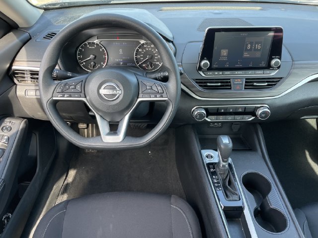 Used 2025 Nissan Altima 2.5 SV FWD image 10