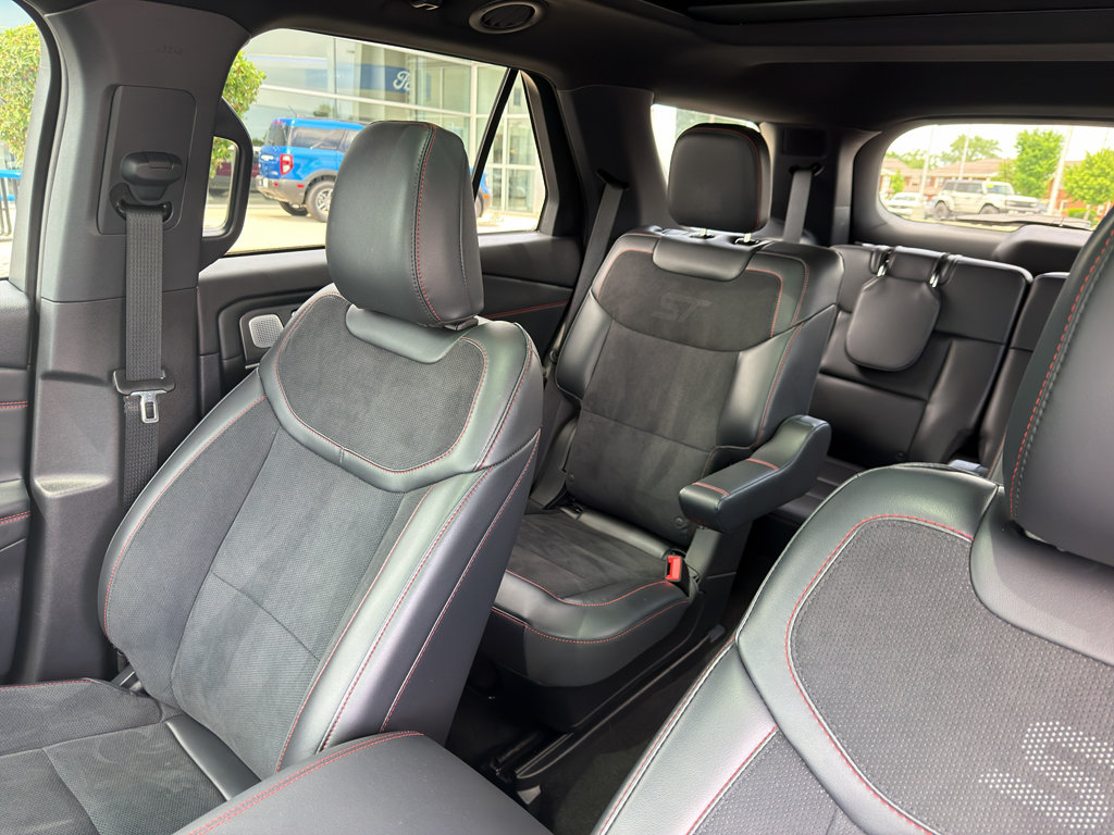 Used 2025 Ford Explorer ST w/ Sun And Sound Package AWD/4WD image 18