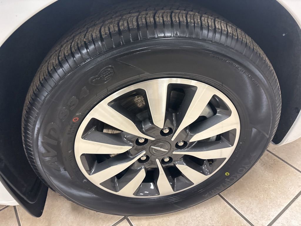 Used 2023 Chrysler Pacifica Touring-L image 36